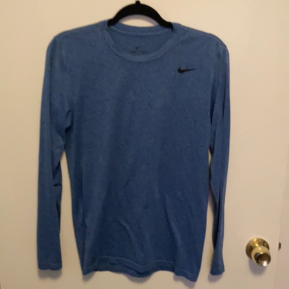 Nike dry fit men’s small long sleeve shirt